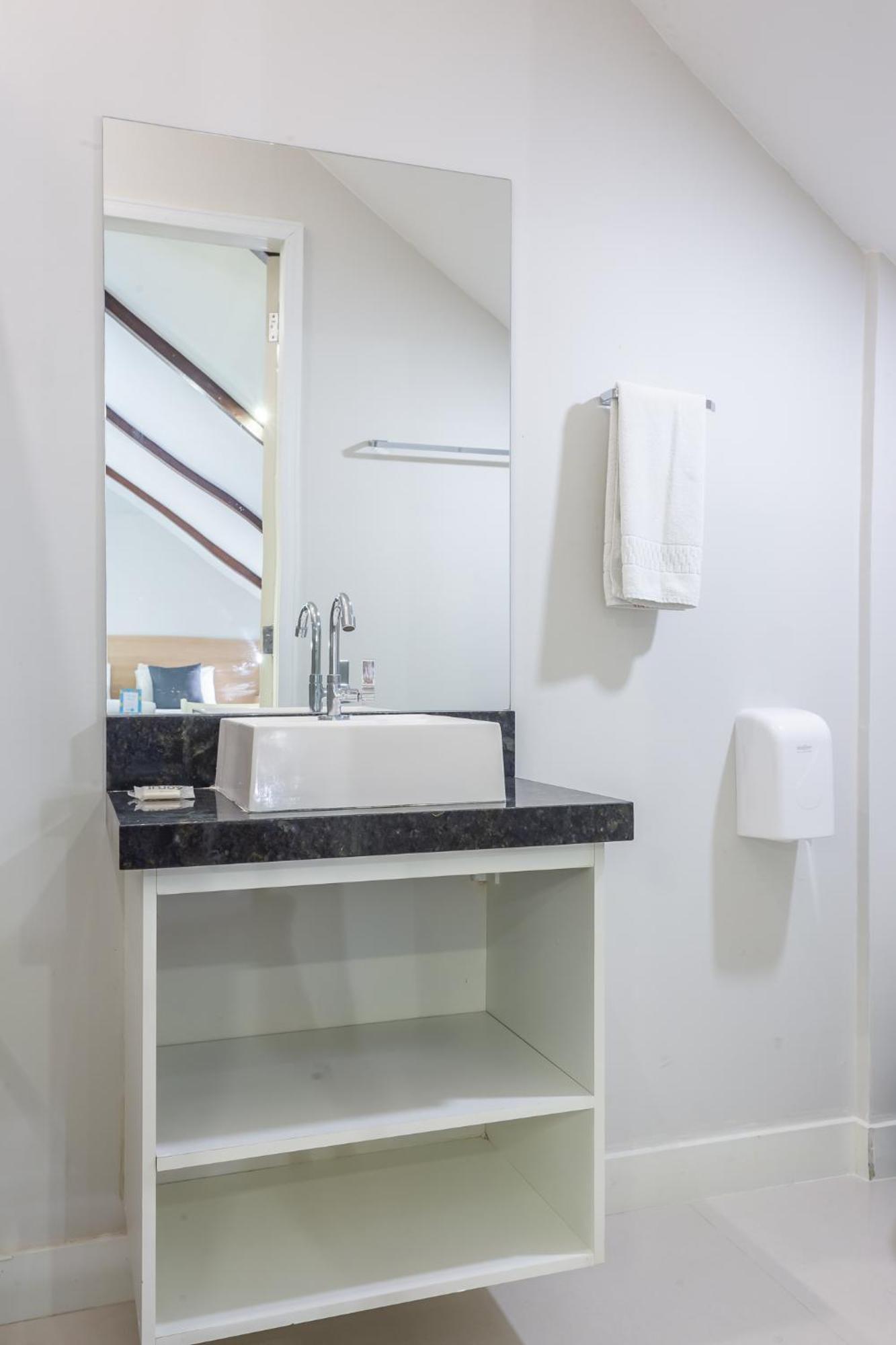 Injoy & Aparts Aparthotel